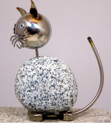 Wackelkopfkatze klein ca. 14 cm hoch aus Granit und Edelstahl